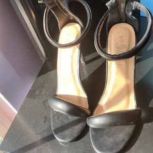 SHEIN heels shoe